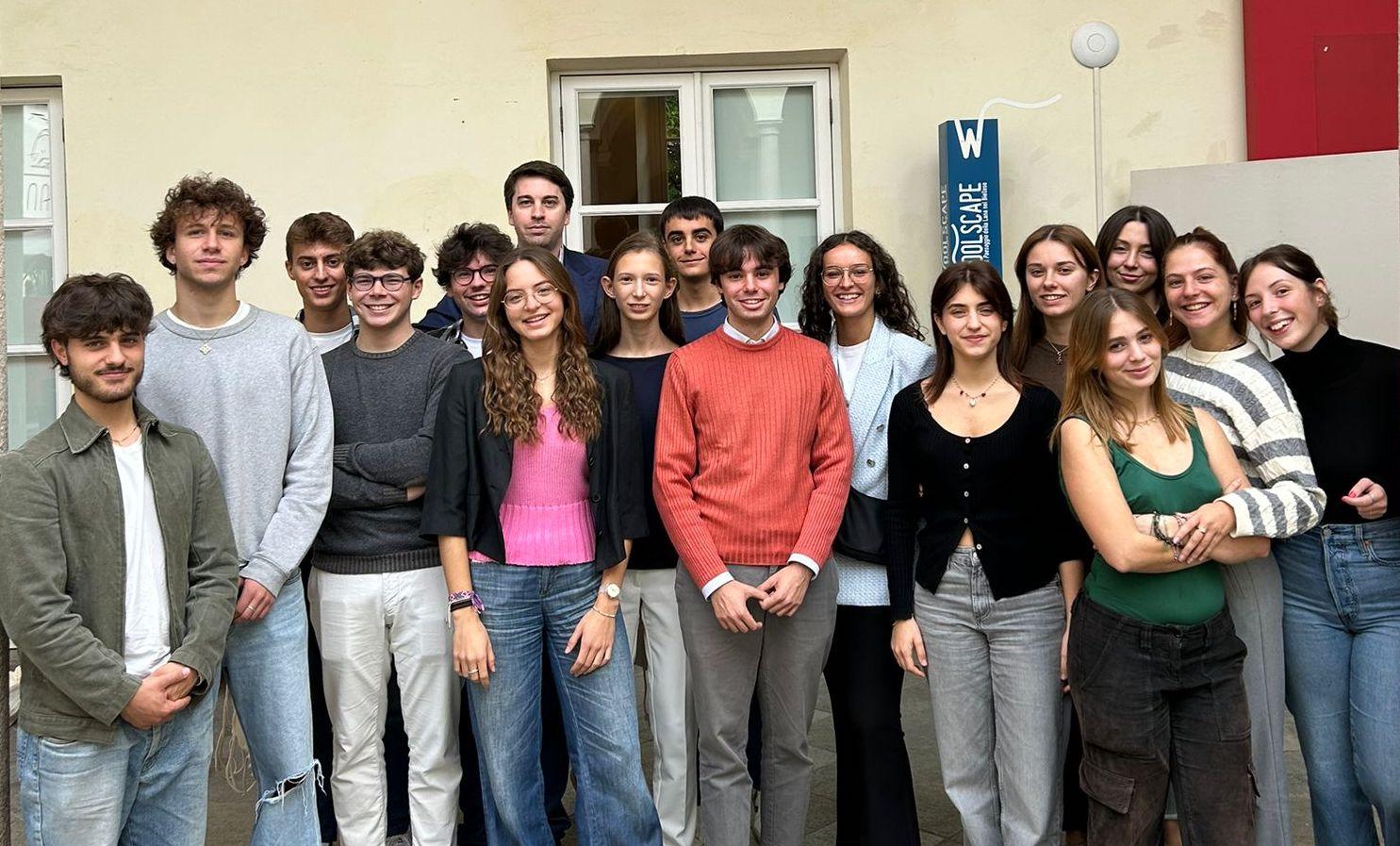 Foto di gruppo del team BIyoung - associazione giovanile a Biella